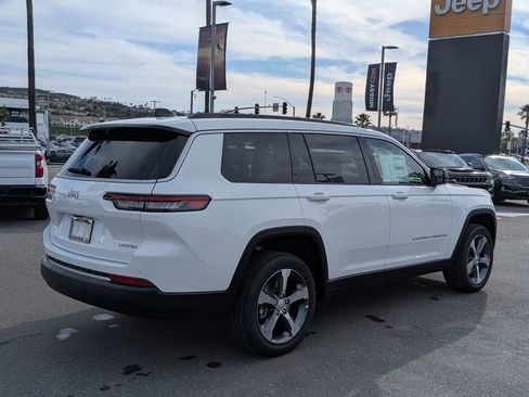 New 2026 Jeep Grand Cherokee L Limited w/ Luxury Tech Group II image 9