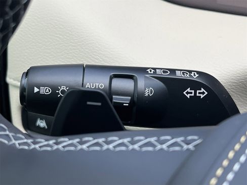 New 2025 Nissan Armada Platinum Reserve image 13