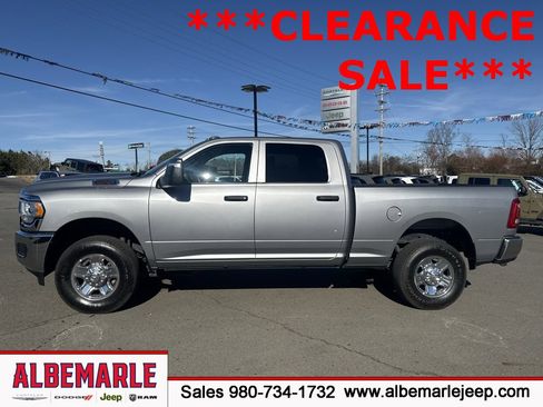 Used 2024 RAM 2500 Tradesman w/ Chrome Appearance Group image 7