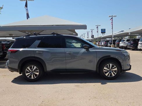 Used 2022 Nissan Pathfinder SL FWD image 9