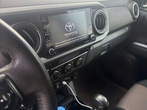 Used 2022 Toyota Tacoma TRD Off-Road AWD/4WD image 14