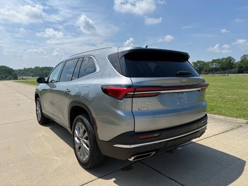 Used 2025 Buick Enclave Preferred FWD image 8