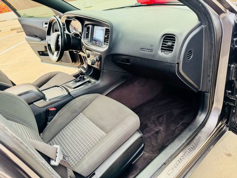 Used 2017 Dodge Charger R/T w/ Driver Confidence Group image 30