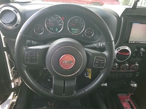 Used 2015 Jeep Wrangler Unlimited Sahara w/ Connectivity Group image 15