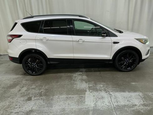 Used 2017 Ford Escape Titanium FWD image 3