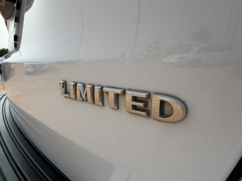 Used 2018 Jeep Grand Cherokee Limited RWD image 12