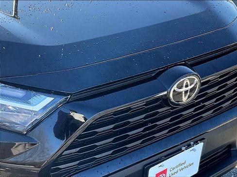 Used 2024 Toyota RAV4 LE AWD/4WD image 32