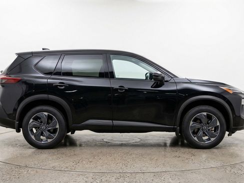 Used 2025 Nissan Rogue SV image 11