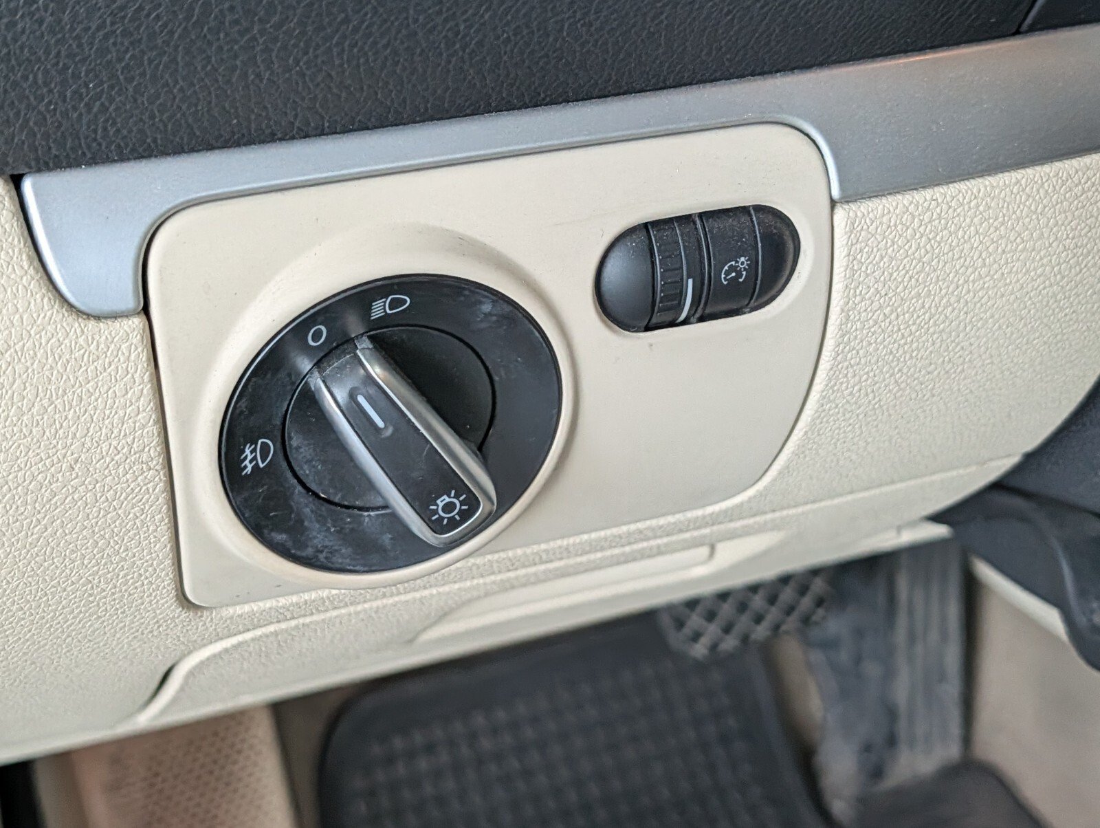Used 2013 Volkswagen Eos Komfort FWD image 16