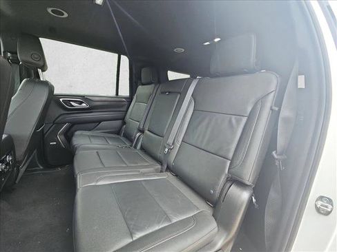 Used 2024 Chevrolet Suburban LT RWD image 15