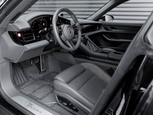 Certified 2025 Porsche Taycan image 4