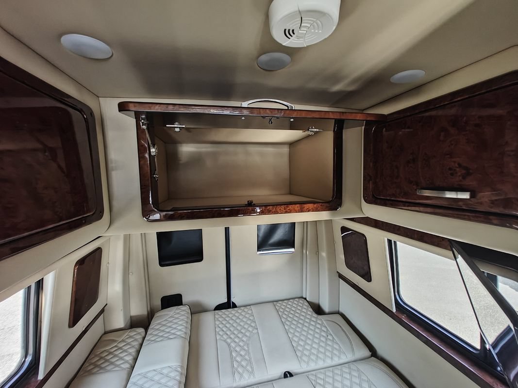 Used 2020 Mercedes-Benz Sprinter 3500 w/ Windows All Around Package image 44