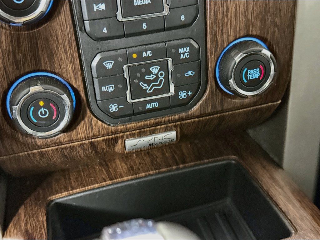 Used 2014 Ford F150 Lariat w/ Equipment Group 502A Luxury AWD/4WD image 16