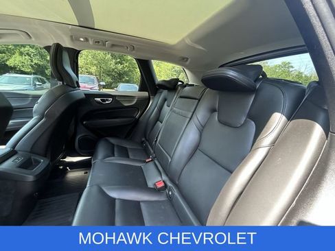 Used 2023 Volvo XC60 B5 Core w/ Climate Package AWD/4WD image 11
