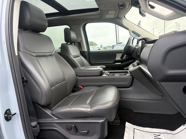Certified 2025 Ford Expedition Active AWD/4WD image 9