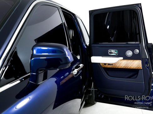 Used 2025 Rolls-Royce Cullinan AWD/4WD image 18
