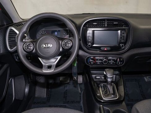 Used 2020 Kia Soul S image 2