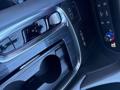 Used 2024 Buick Enclave Essence w/ Experience Buick Package image 22