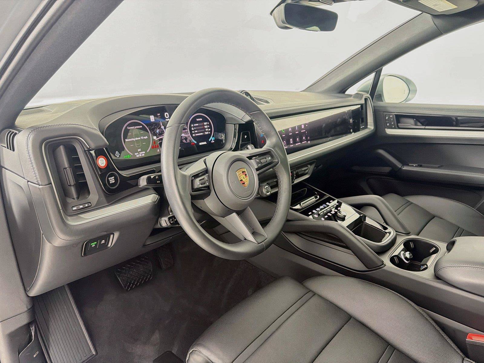 Used 2025 Porsche Cayenne Coupe AWD/4WD image 4