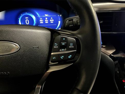 Certified 2022 Ford Explorer Platinum w/ Equipment Group 601A image 18