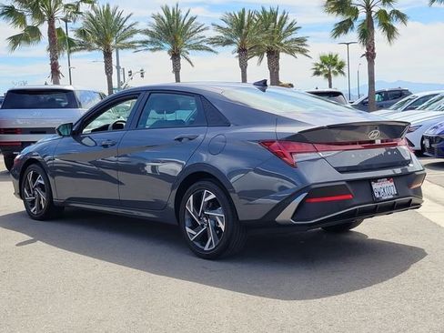 Certified 2025 Hyundai Elantra SEL FWD image 2