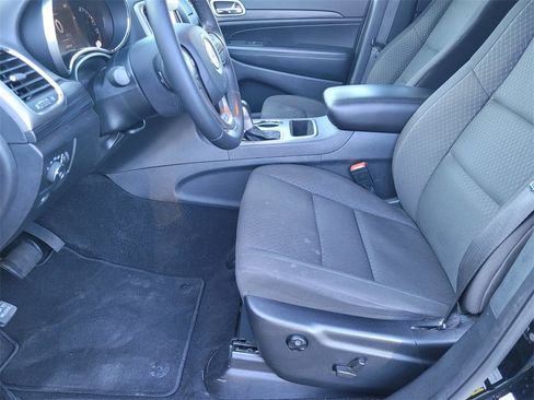 Used 2021 Jeep Grand Cherokee Laredo image 20