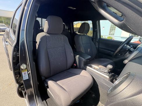 Used 2017 Toyota Tacoma TRD Sport w/ Tow Package image 18