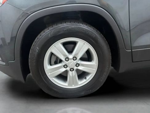 Used 2020 Chevrolet Trax LS w/ Tint and Cruise Package FWD image 29