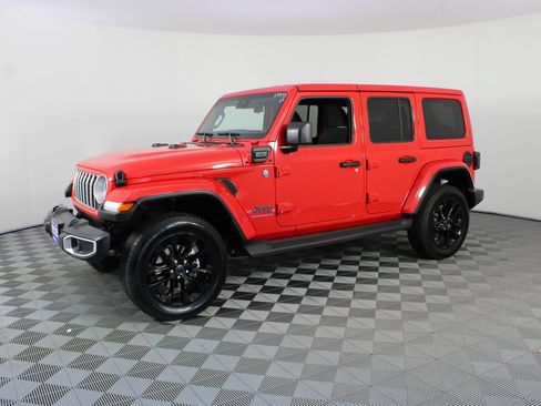 Used 2025 Jeep Wrangler Unlimited Sahara AWD/4WD image 2