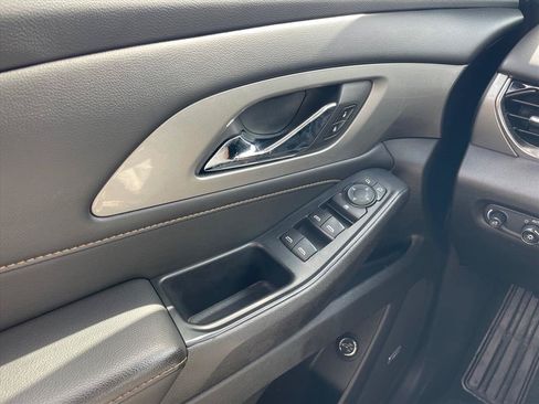 Used 2021 Chevrolet Traverse RS FWD image 19