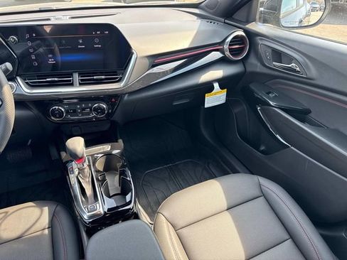 New 2026 Chevrolet Trax RS w/ Sunroof Package FWD image 18
