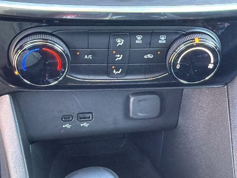 Used 2024 Buick Encore GX Sport Touring image 22