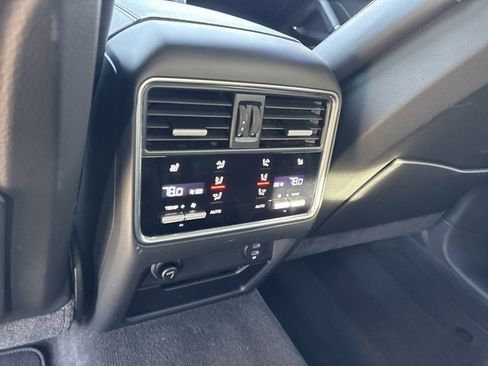Used 2021 Porsche Cayenne Base image 17