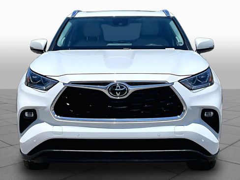 Used 2022 Toyota Highlander Limited AWD/4WD image 4