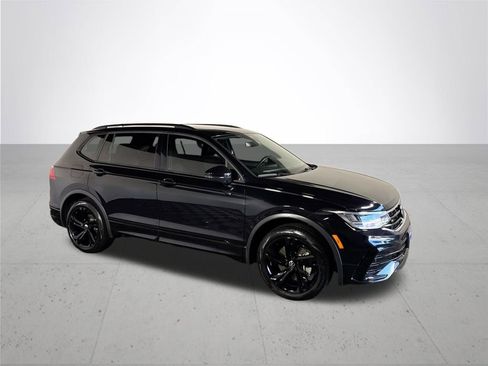 Used 2023 Volkswagen Tiguan SE R-Line image 4