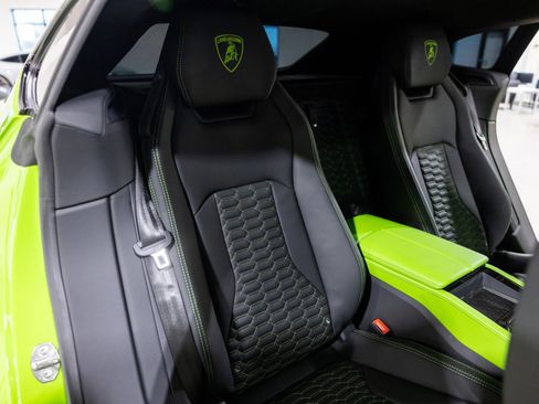 Used 2022 Lamborghini Urus image 32