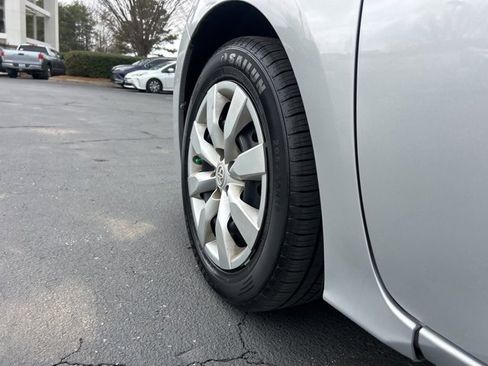 Used 2015 Toyota Corolla LE image 9