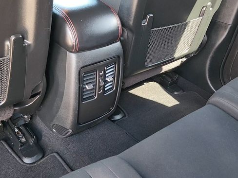 Used 2025 Dodge Durango GT AWD/4WD image 17