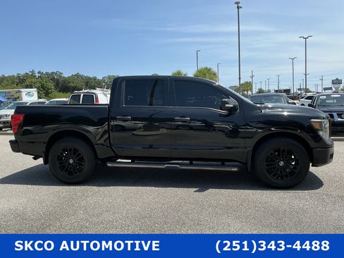 Used 2019 Nissan Titan SV w/ SV Convenience Package AWD/4WD image 6