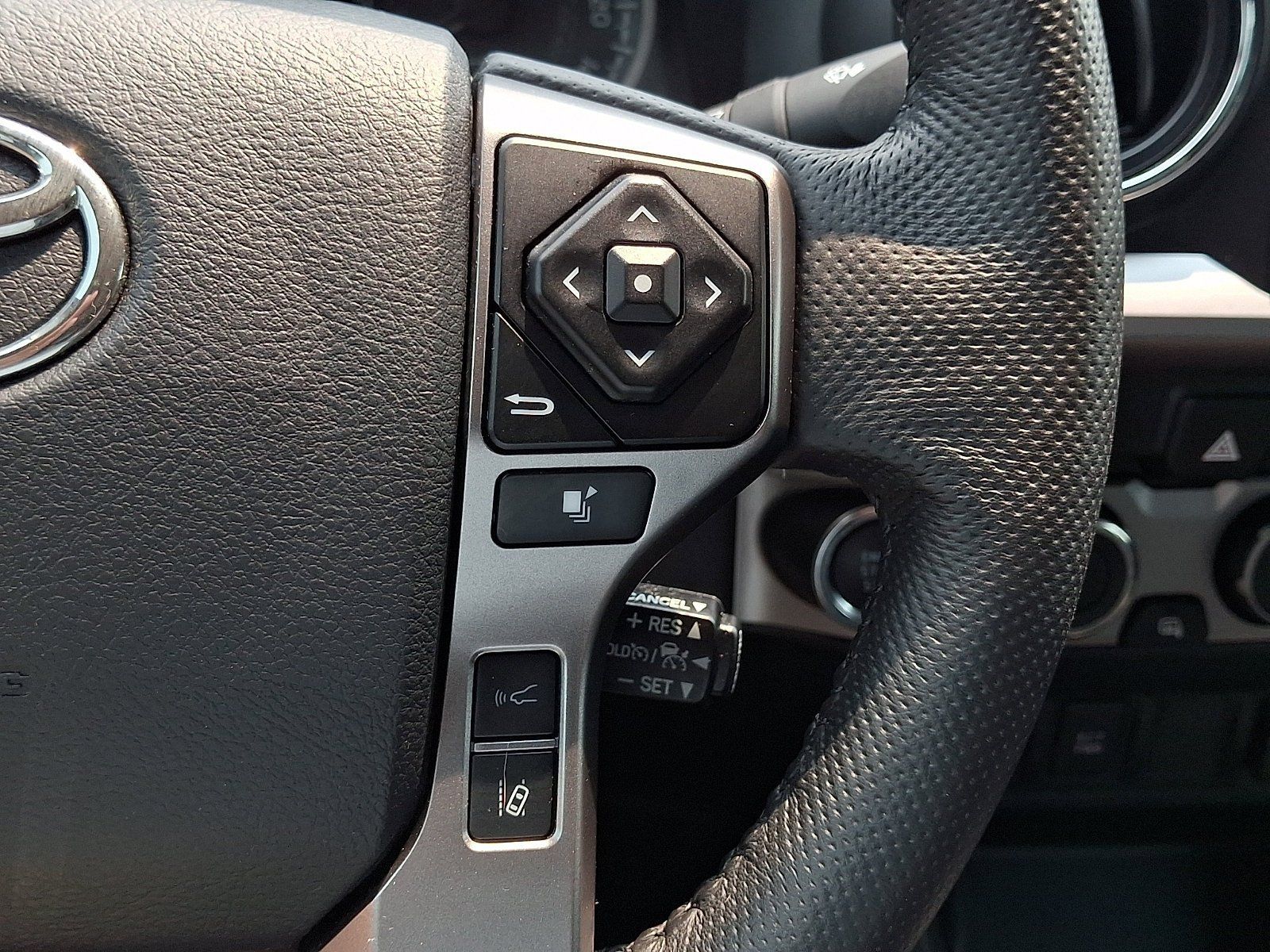 Certified 2023 Toyota Tacoma SR5 AWD/4WD image 22