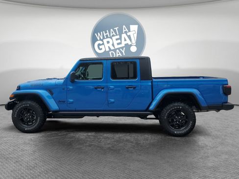 Used 2026 Jeep Gladiator Sport AWD/4WD image 7