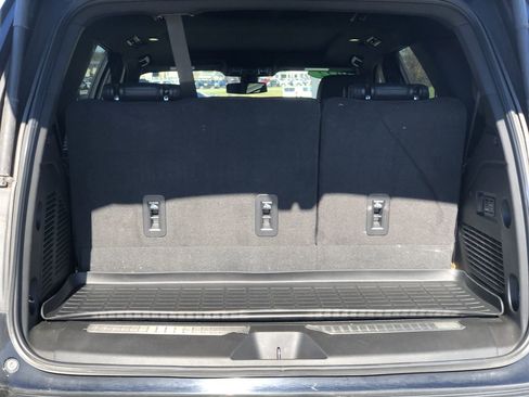 Used 2022 Chevrolet Tahoe Z71 w/ Z71 Off-Road Package image 9