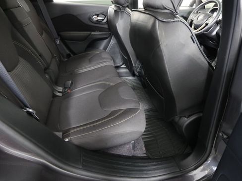 Used 2016 Jeep Cherokee Latitude AWD/4WD image 21