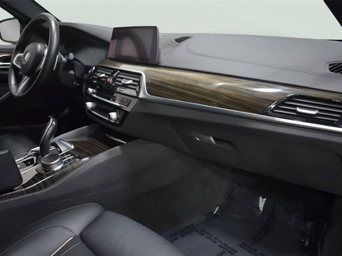 Used 2019 BMW M550i xDrive w/ Premium Package 2 image 12