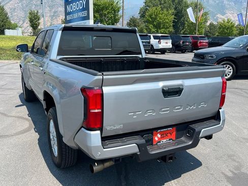 Used 2024 Toyota Tacoma SR5 w/ SR5 Upgrade Package AWD/4WD image 11