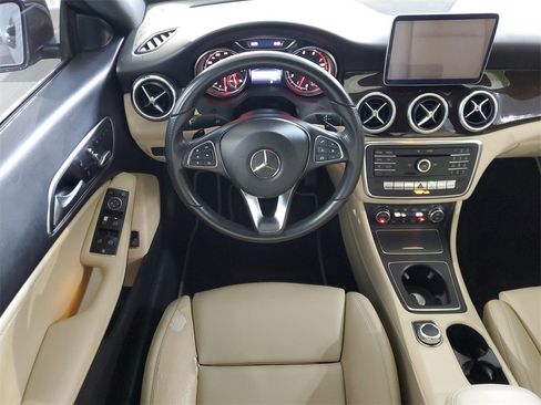 Used 2018 Mercedes-Benz CLA 250 image 11
