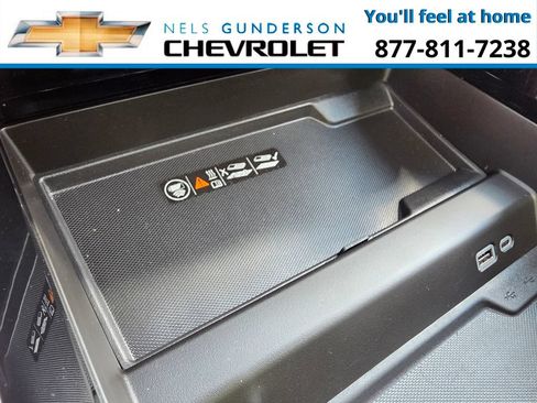 Certified 2025 Chevrolet Suburban High Country AWD/4WD image 29