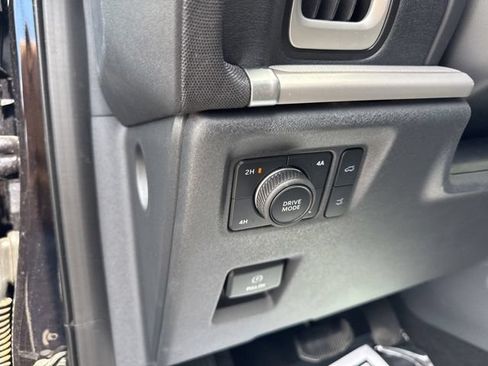 Used 2025 Ford Expedition Active AWD/4WD image 14