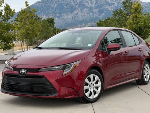 Used 2025 Toyota Corolla LE FWD image 1