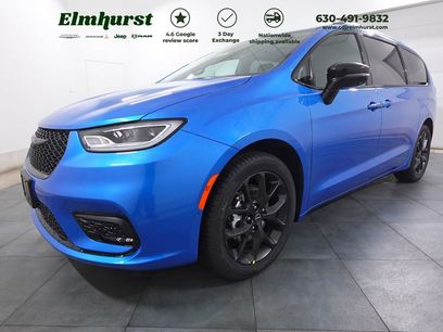 New 2026 Chrysler Pacifica Select w/ S Appearance Package